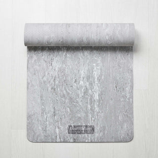 INITIA yogamat detail afbeelding met logo