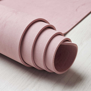 INITIA yogamat detail afbeelding van de mat opgerold
