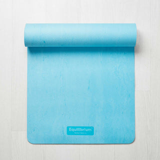 INITIA yogamat met logo detail Equilibrium Perfect Balance